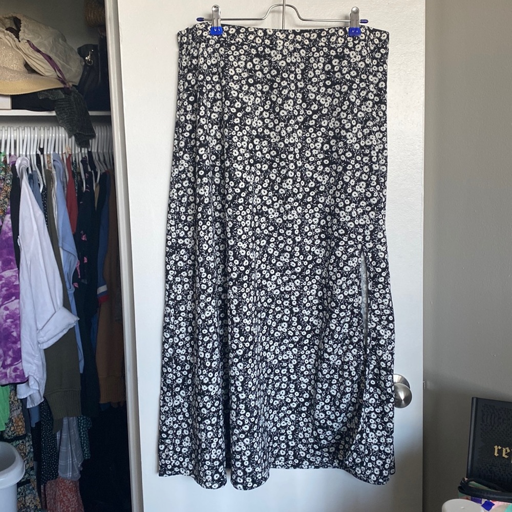 High waisted black and white floral maxi skirt